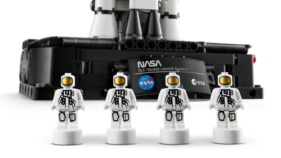 LEGO Technic NASA Artemis Space Launch System Rocket | 42221