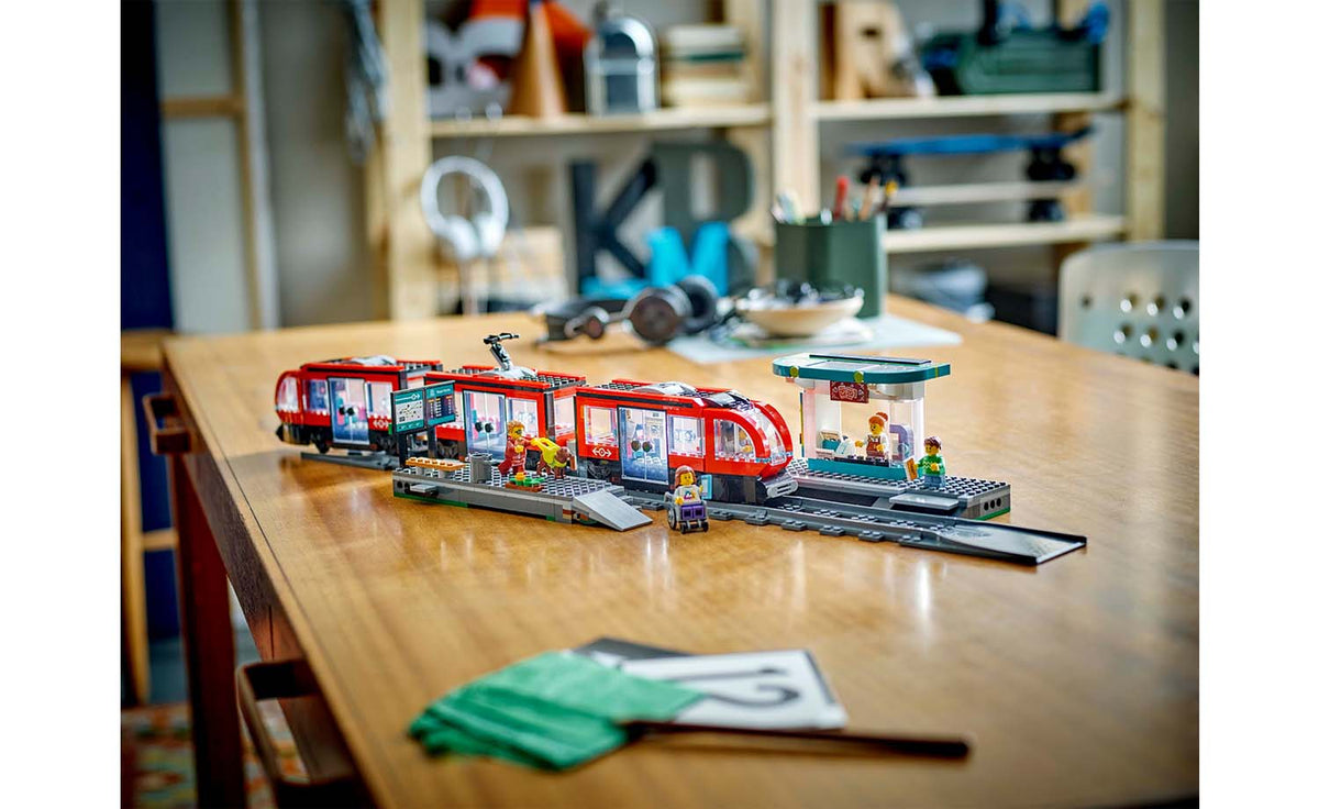 LEGO City Downtown Streetcar and Station | 60423