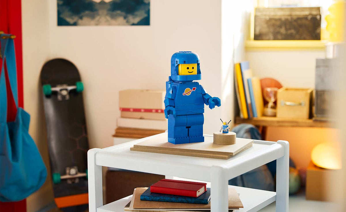 LEGO Iconic Scaled-Up Blue Astronaut Minifigure | 40921